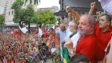 Lula habló este sábado ante una multitud en Fortaleza.