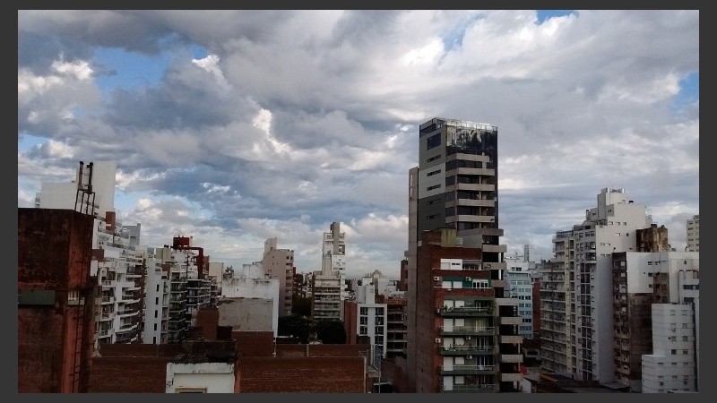 Tímido, el sol filtraba algunos rayos cada tanto.