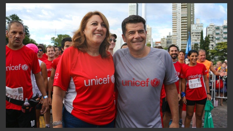La intendenta Mónica Fein y Julián Weich este domingo en la largada.