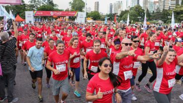 Miles de rosarinos participaron de la maratón de Unicef.