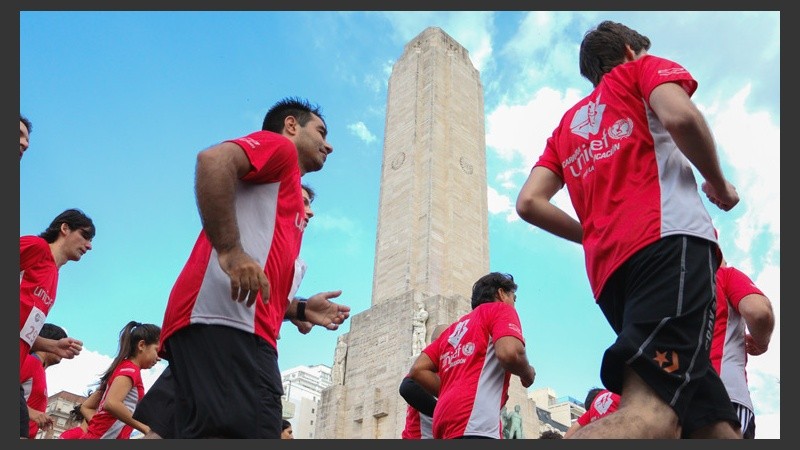 Frente al Monumento a la Bandera fue la largada y la llegada. (Alan Monzón/Rosario3.com)