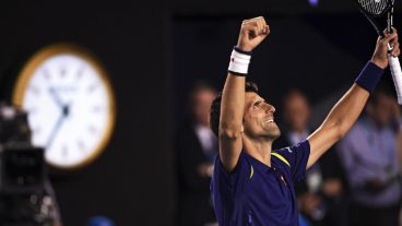 Novak Djokovic se quedó con el Abierto de Australia tras vencer al escocés Andy Murray. (EFE)
