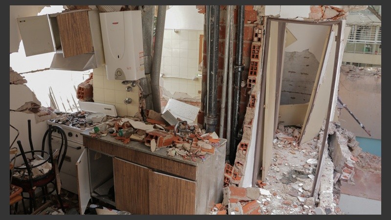 El interior de una de las viviendas afectadas por la explosión. (Alan Monzón/Rosario3.com)