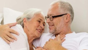 Los adultos mayores pueden favorecerse con un cambio de horario y tener relaciones a la mañana.
