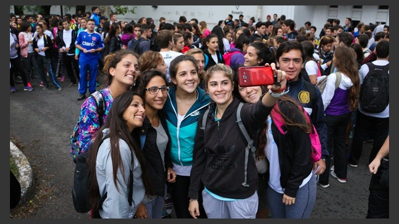 Protesta de los alumnos del Isef 11 que quieren volver a clases.