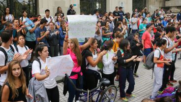 “La seguridad no estaba brindada como decían”, dijeron los alumnos. (Alan Monzón/Rosario3.com)