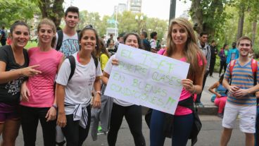 Volvieron a protestaron por las condiciones edilicias. (Alan Monzón/Rosario3.com)