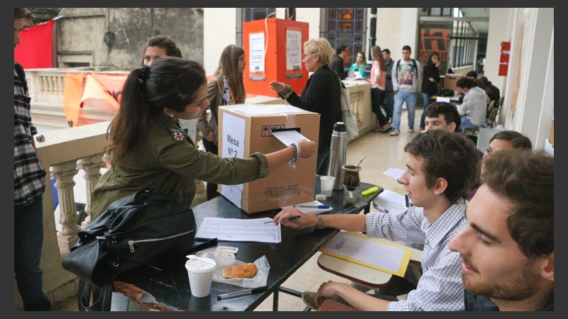 Los alumnos tendrán tiempo hasta el 7 de abril para elegir a sus representantes. (Alan Monzón/Rosario3.com)