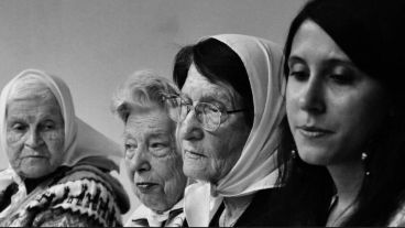 "Las Madres te cambian la vida", dice Marianela, a la derecha en esta foto.