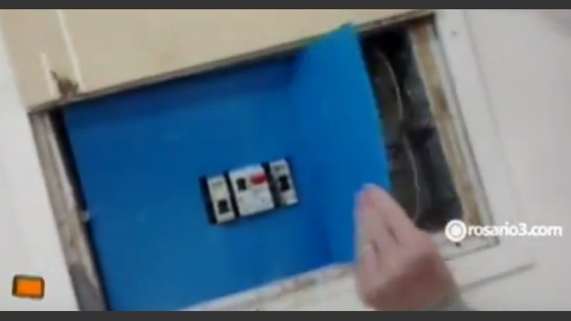 La caja de luz de una de las aulas, tras el arreglo.