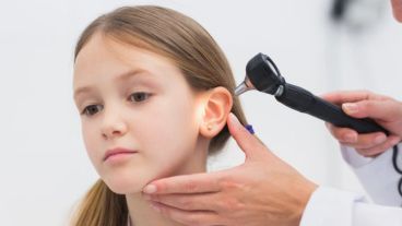 Un tercio de los niños pueden presentar otitis recurrentes con líquido en el oído medio.