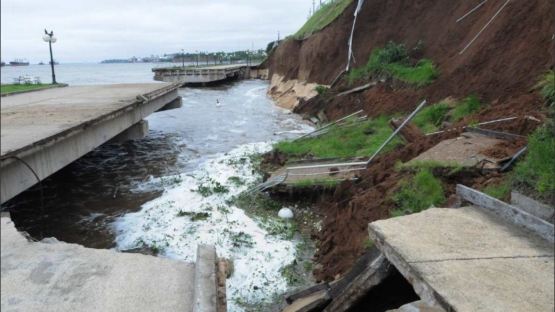 El tramo de la estructura del paseo ribereño del Campo de la Gloria que cedió.