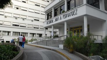 En los hospitales Fernández y Argerich permanecen internados en estado crítico tres varones y una mujer.