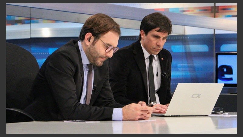 Fonti y Gavira concentrados esperando su participación en el noticiero. (Alan Monzón/Rosario3.com)