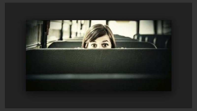 La mayoría de las mujeres padecen acoso cuando usan el transporte público. 