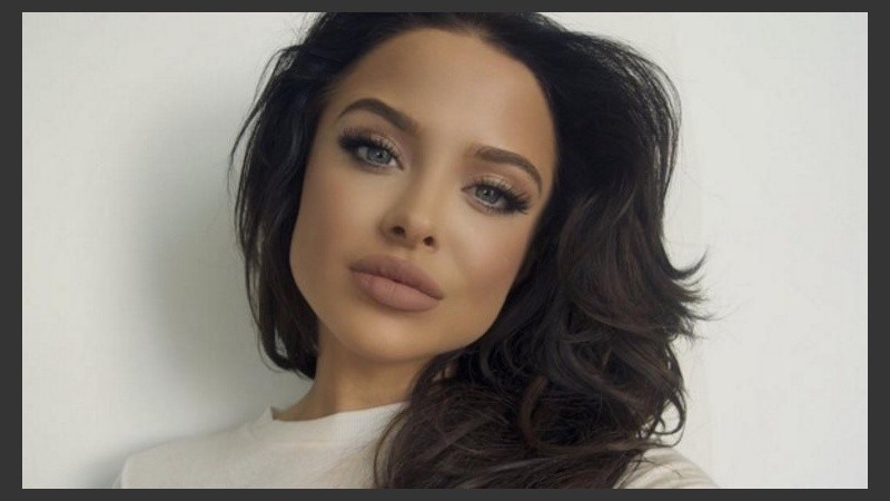 Mara se le parece mucho a Angelina. 