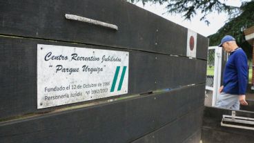 Las canchas perteneces al Centro Recreativos Jubilados "Parque Urquiza", fundado en 1968. (Alan Monzón/Rosario3.com)