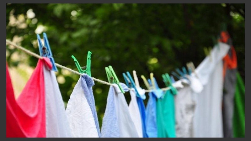A tender la ropa que es viernes y no llueve. 