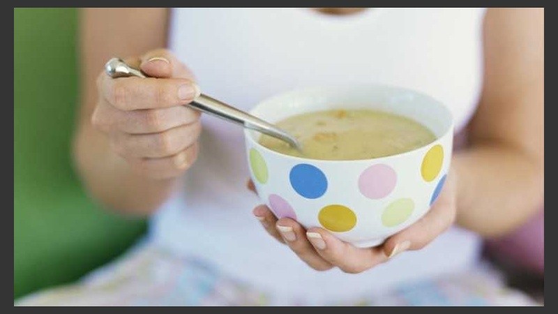Las sopas caseras ayudan a mantener la temperatura corporal y son una opción baja en calorías.