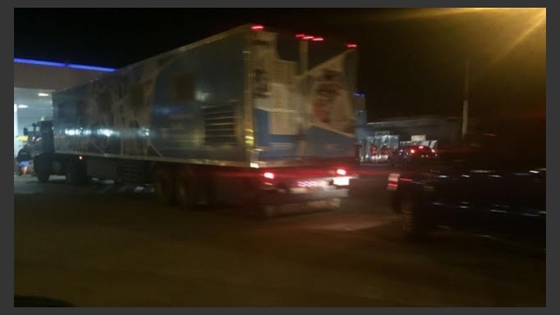 Uno de los camiones encontrados en Fabricaciones Militares.