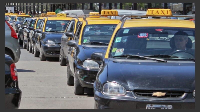 Los taxis podrían costar más caro desde el próximo lunes.