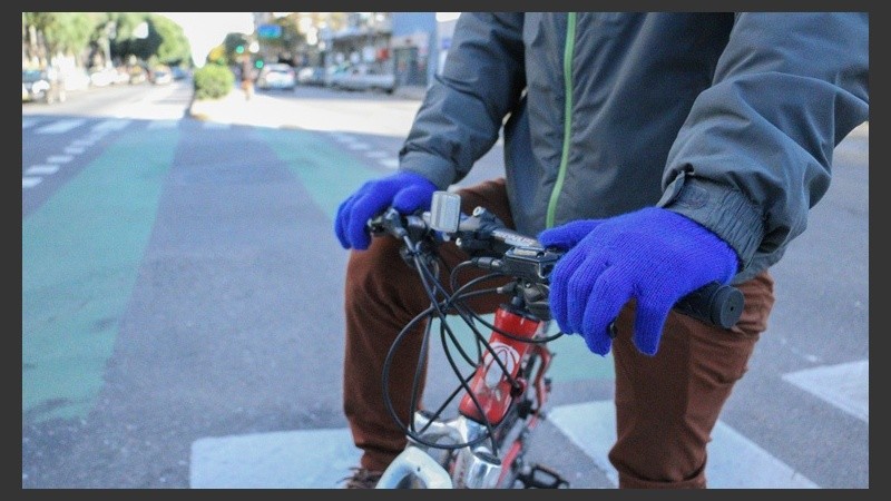 Así enfrentaron los rosarinos el primer frío del año. 