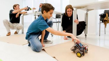 Es un espacio de encuentro e interacción entre la comunidad científica y el público en general.