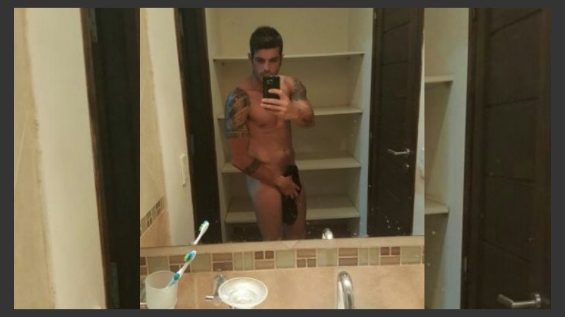 Cristian U en paños menores por la red.