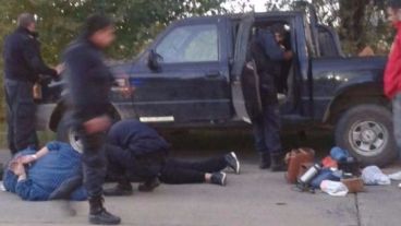 Los tres fueron detenidos por la policía bonaerense.
