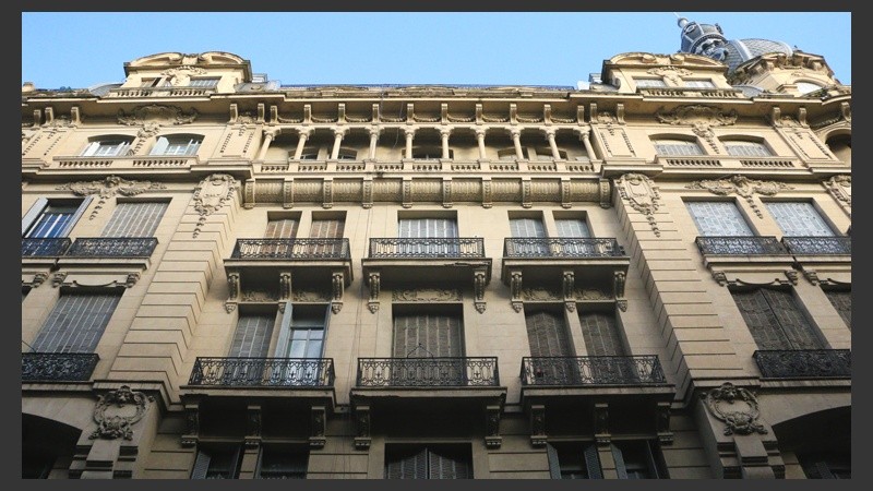 Vista del imponente edificio a metros de Corrientes y Córdoba. (Rosario3.com)
