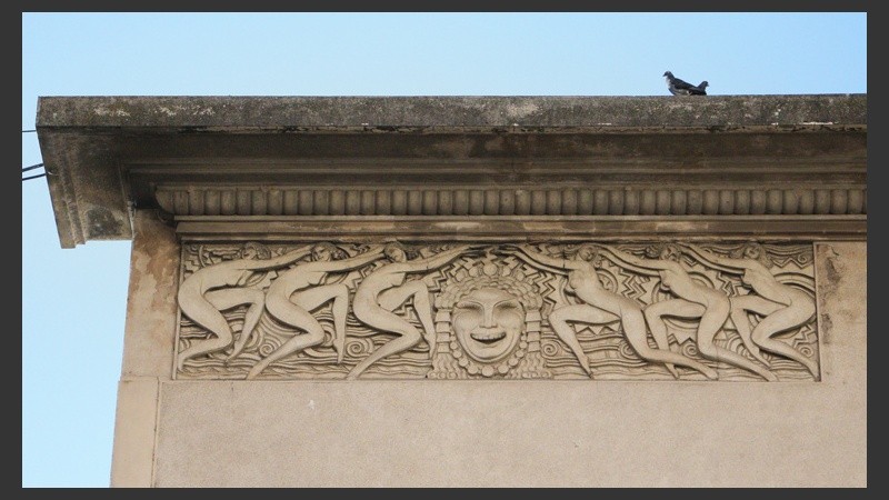 Detalle del edificio del ex cine Imperial en Corrientes al 400. (Rosario3.com)