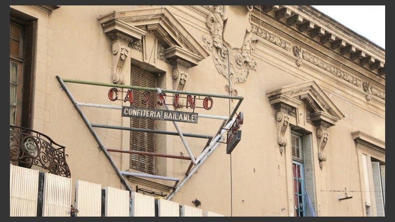 Lo que quedó del cartel de la confitería bailable 