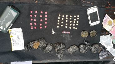 Parte de lo secuestrado por la policía este viernes.