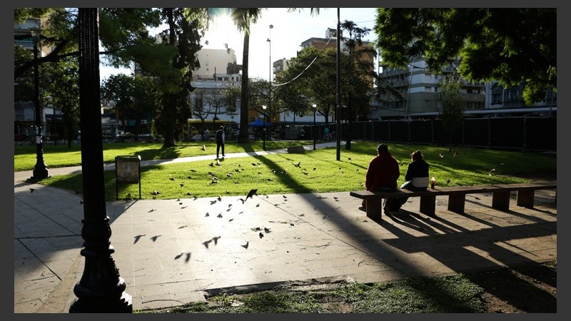 ¡Salió el sol y todos contentos! Después de varios días grises, la ciudad se volvió luminosa. (Alan Monzón/Rosario3.com)