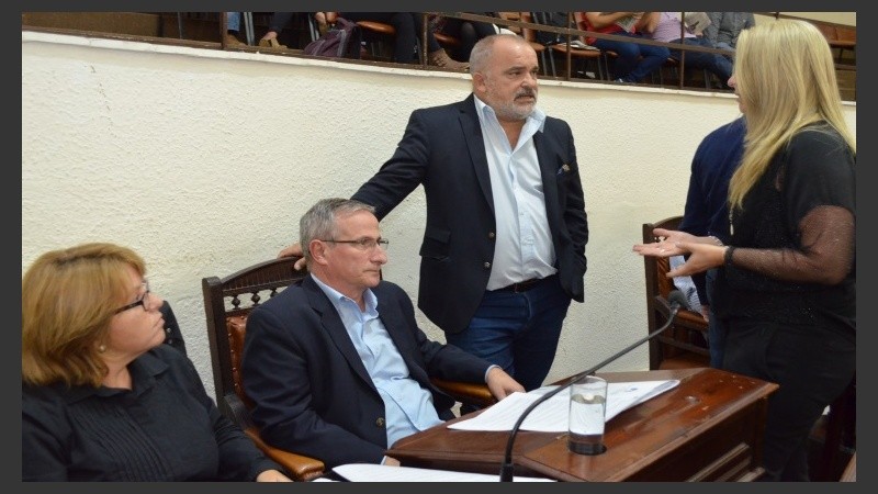 El Concejo quedó dividido en dos partes de 14 por el tema del boleto.