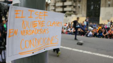 Los alumnos quieren volver a clases. (Alan Monzón/Rosario3.com)