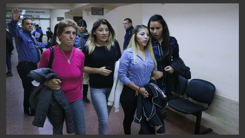 Así ingresaba a la sala Jésica, víctima de la violencia de género de su ex pareja.