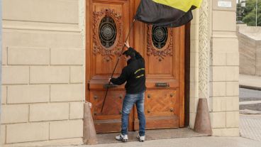 Taxistas en el Concejo este jueves.