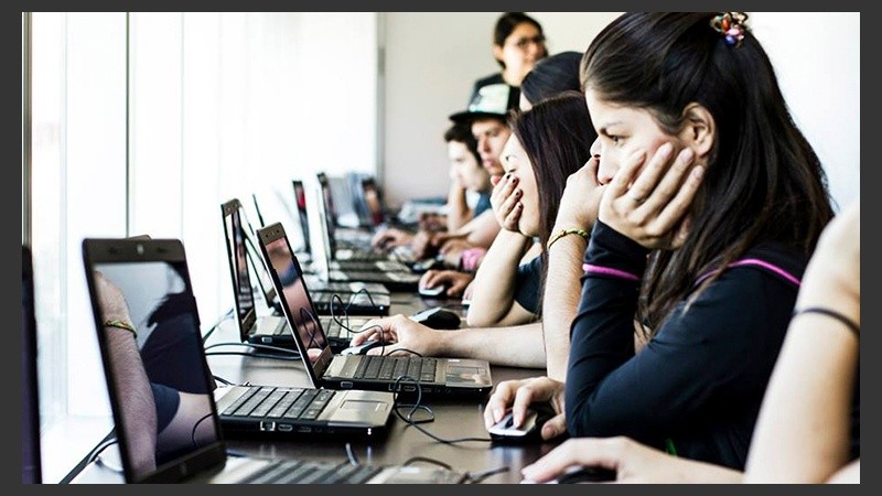 Aprender a programar permitirá a los niños y jóvenes a ser creadores de tecnología y no solo usuarios.