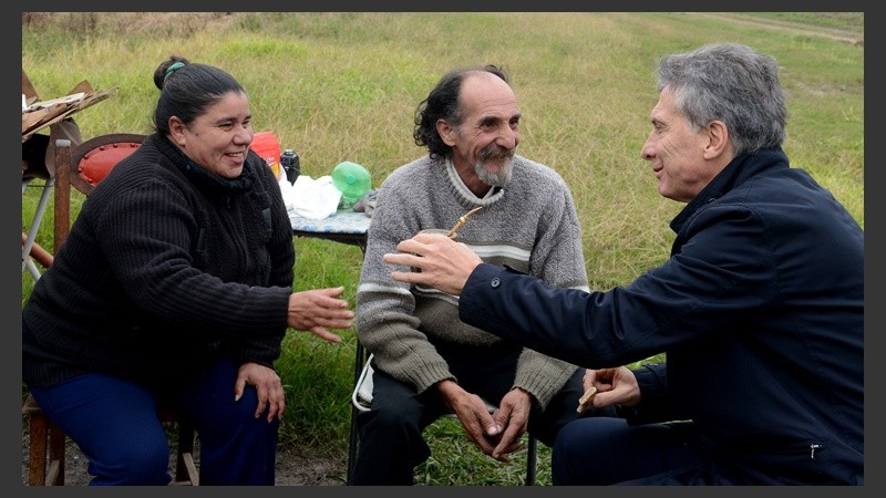 Farías contó que el presidente tiene sus 100 pesos en un marco. 