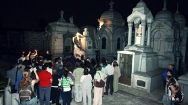 La visita está destinada a mayores de 15 años y los cupos son limitados. Se solicita llevar un alimento no perecedero.