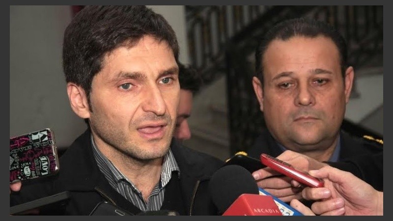 El ministro Pullaro junto al jefe policial Luis Bruschi.
