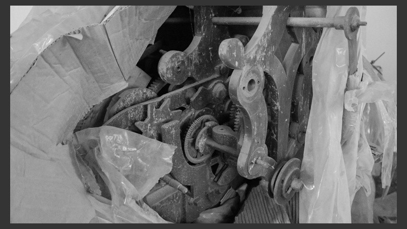Parte del engranaje que ya es reliquia. Alrededor de 1965 el reloj se detuvo y no volvió a funcionar hasta el 2013. (Alan Monzón/Rosario3.com)