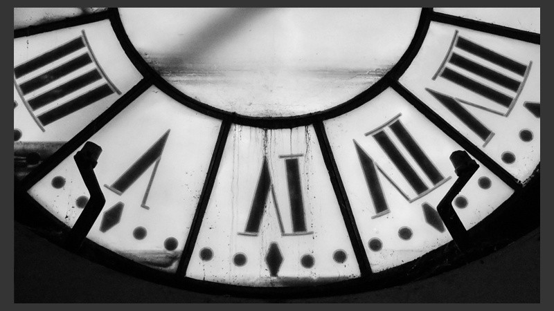 Detalle de uno de los lados del reloj. (Alan Monzón/Rosario3.com)