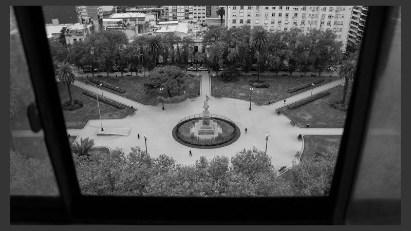 Vista de plaza San Martín desde lo más alto de la torre del edificio. (Alan Monzón/Rosario3.com)