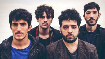 “Es un disco que se puede convertir en algo íntimo o en algo grande”, dijo Comas (abajo, der.) sobre "Días de fuerza".