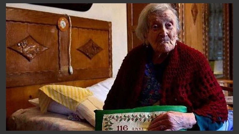 Evita las verduras, prefiere la carne, incluso cruda, y nunca olvida comer al menos un huevo crudo al día.