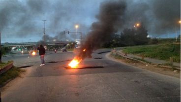 Familiares y amigos del chofer baleado realizaron piquetes el viernes.