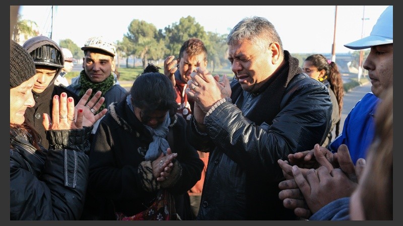 Los padres de Franco, con las caras desfiguradas por el dolor. 