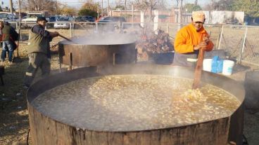 Los recolectores repetirán el locro que hicieron el 25 de mayo.